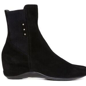 Aquatalia Black Weatherproof Suede Versus Ankle Boots/Booties Sz. 7